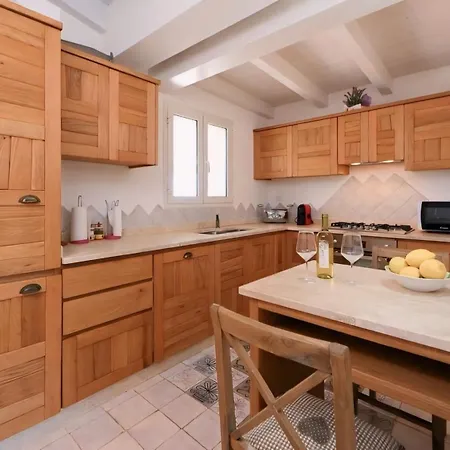 Villa Enga With Private Pool - 1 Km From The Beach *