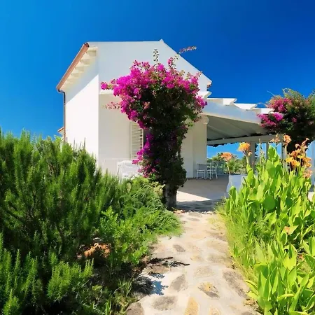 Villa Enga With Private Pool - 1 Km From The Beach